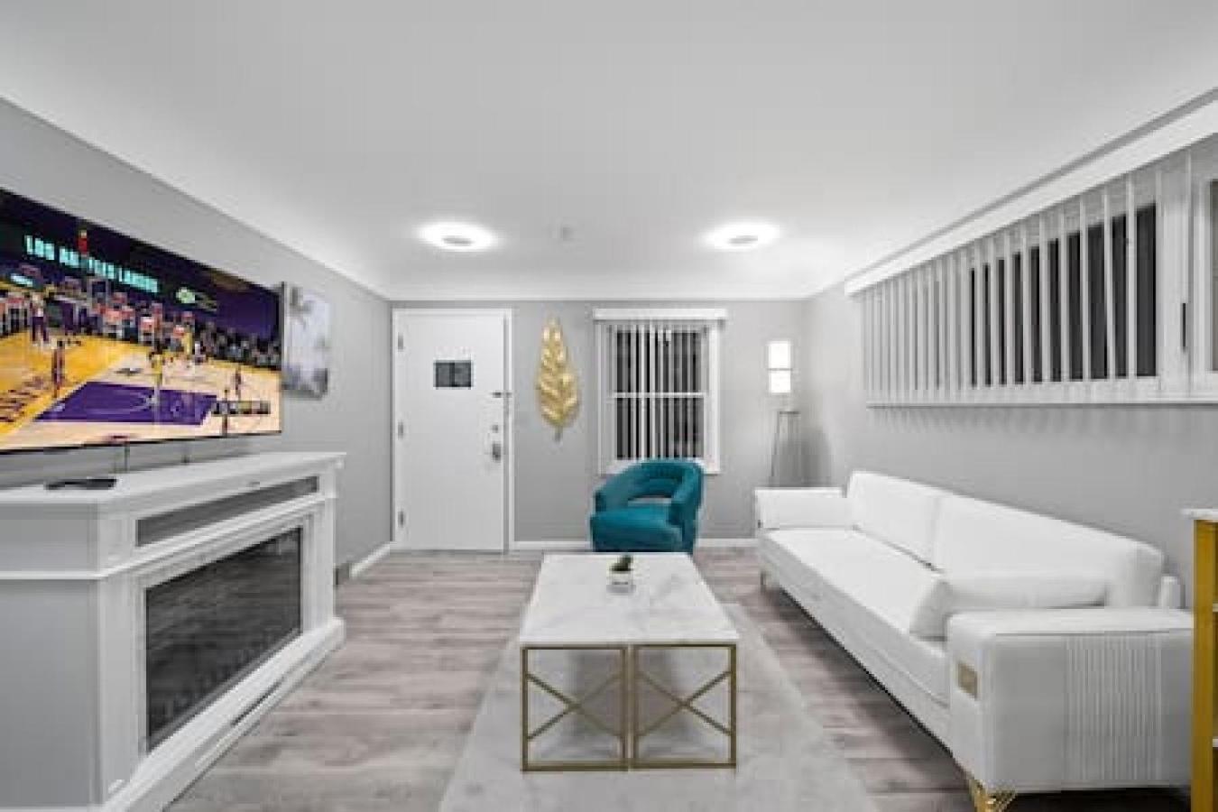 Urban Elegance Retreat In Downtown Rochester Esterno foto